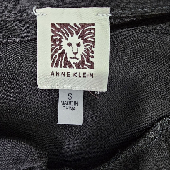 Anne Klein black sleeveless top zip front with chest pockets size small - Picture 7 of 8